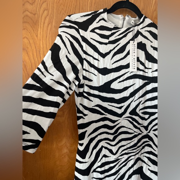 Alice and Olivia zebra stripe moc neck midi dress 6 - Picture 9 of 11
